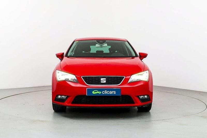 Usado Seat Leon Style 105 CV (77 kW) 2014 Rojo Utilitario