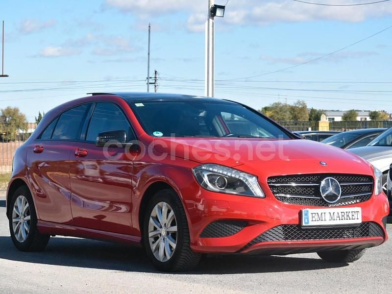 Rojo Usado 2014 Mercedes A180 Style Berlina | 10.999 € (Buen precio) - Imagen 1/4