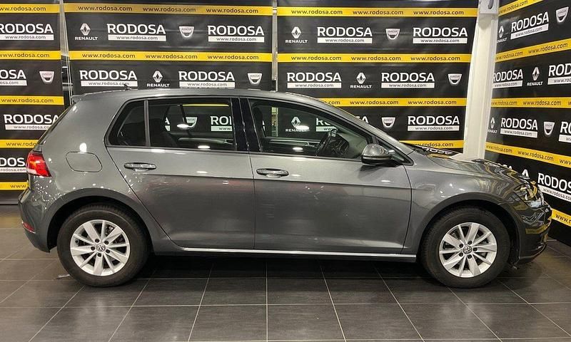 Usado VW Golf VII 110 CV (80 kW) 2018 Gris Familiar