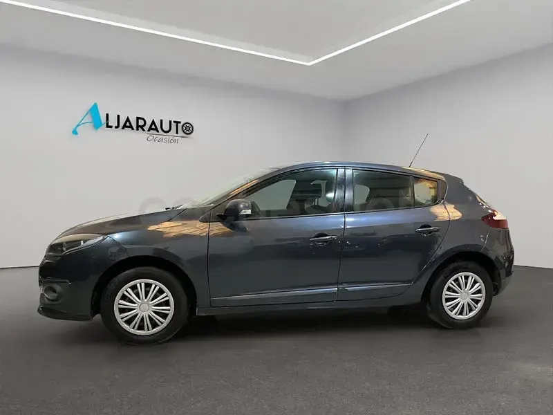 Usado Renault Mégane III Bose Edition 130 CV (95 kW) 2016 Gris / plata Berlina