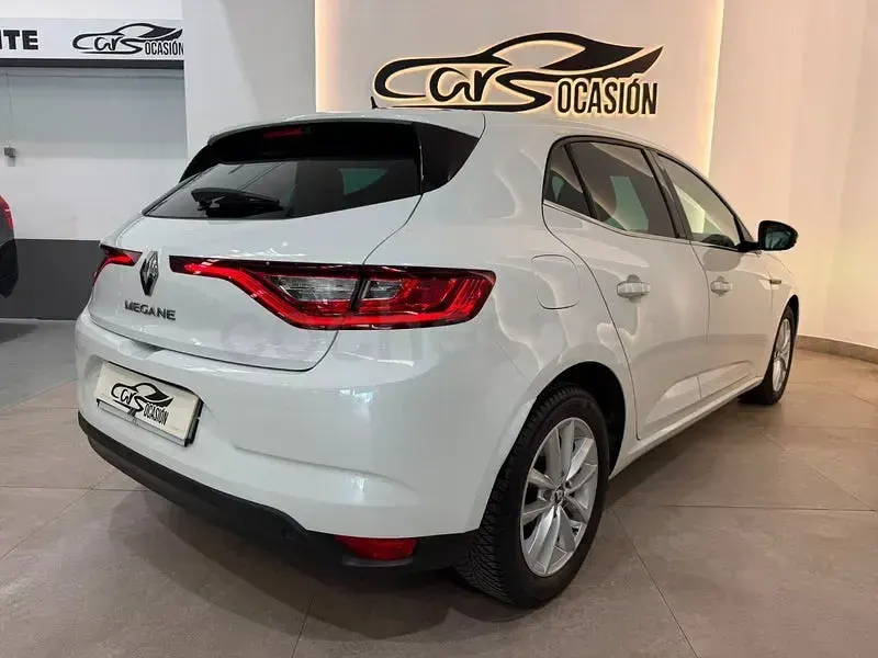Usado Renault Mégane IV 90 CV (66 kW) 2017 Blanco Berlina