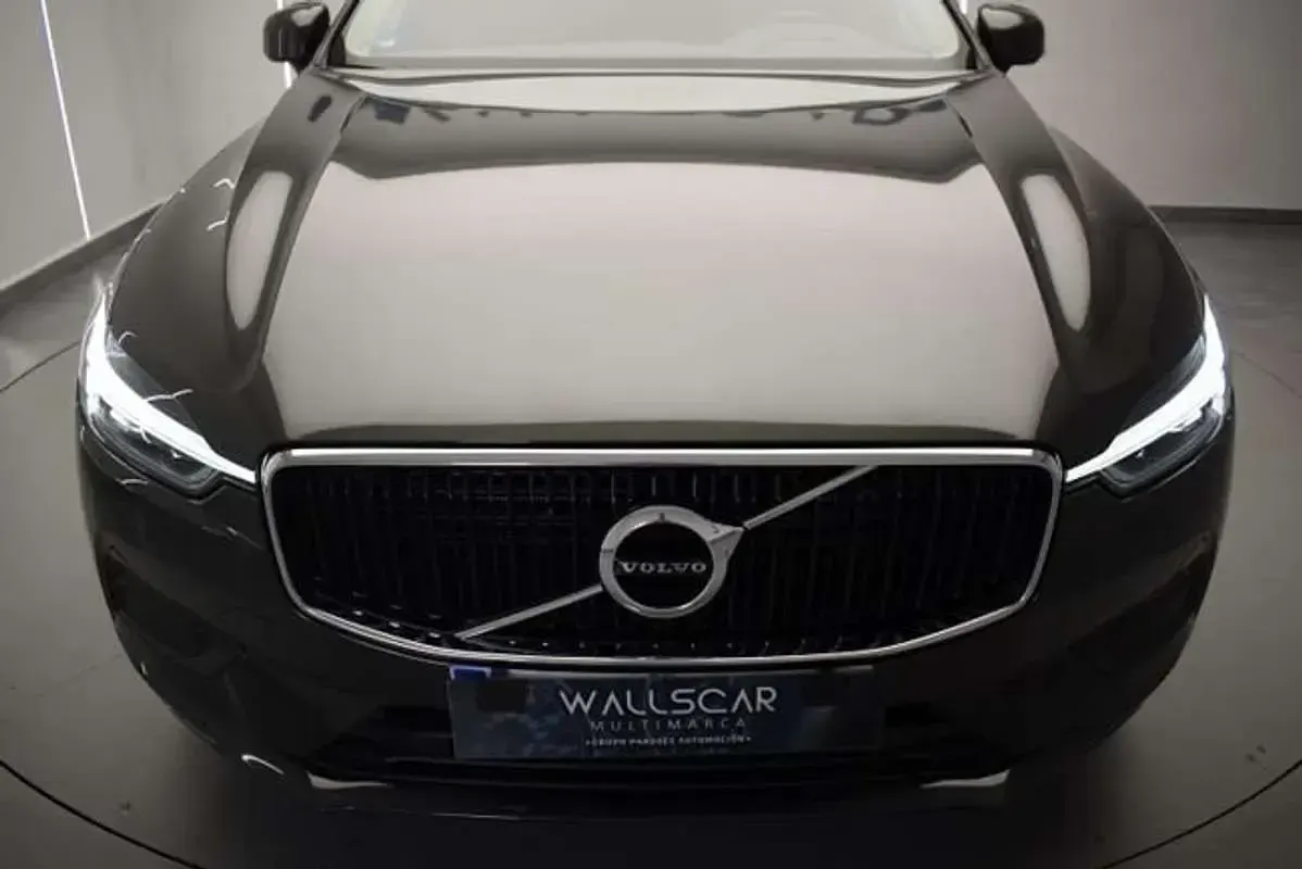 Usado Volvo XC60 Momentum 197 CV (144 kW) 2021 Gris SUV