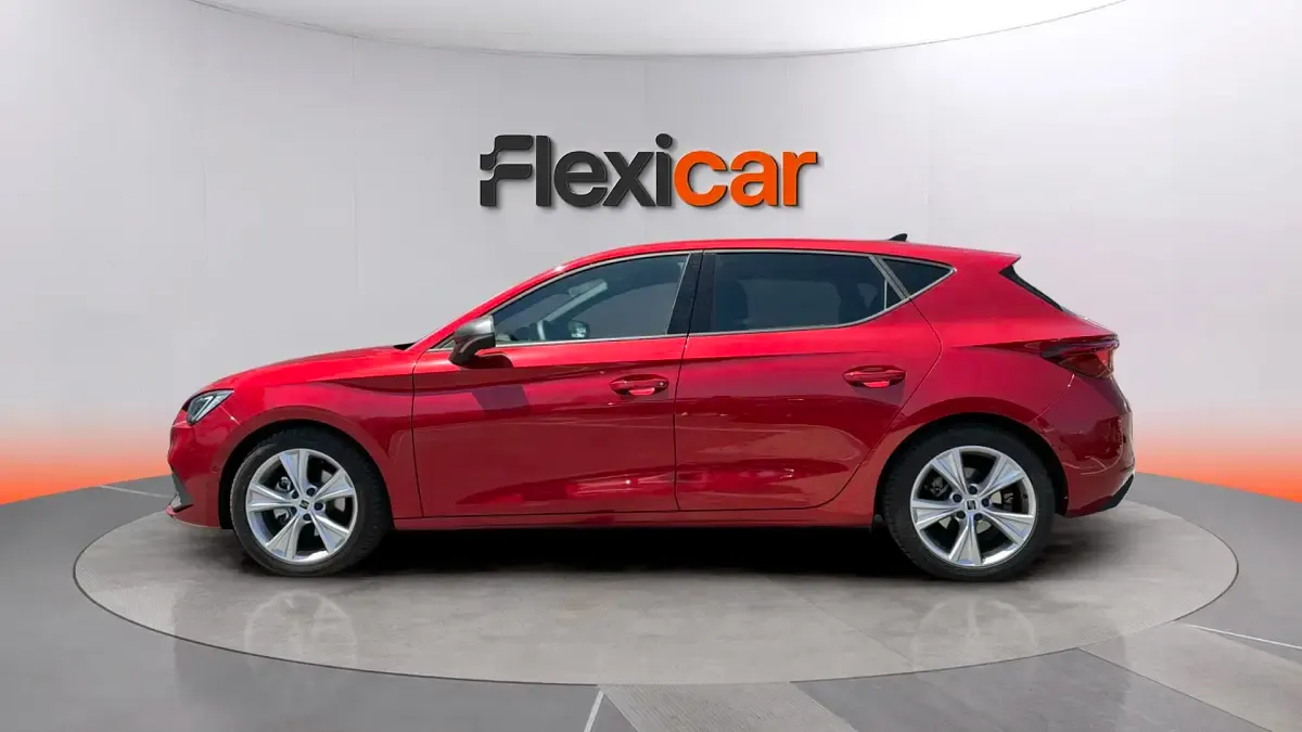 Usado Seat Leon FR 150 CV (110 kW) 2024 Rojo Berlina