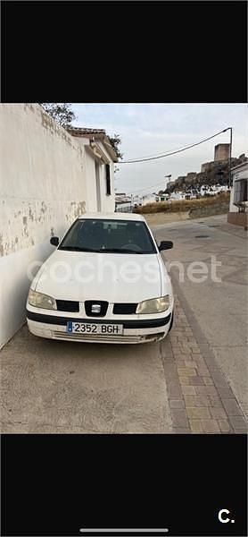 Usado Seat Cordoba Stella 75 CV (55 kW) 2000 Gris / plata Berlina