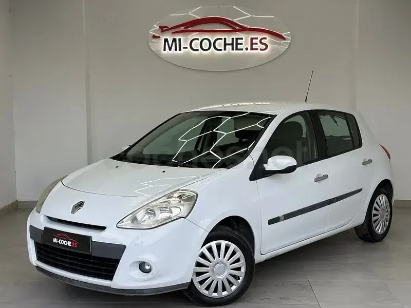 Usado Renault Clio Exception 85 CV (62 kW) 2010 Blanco Familiar