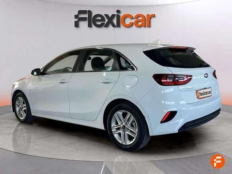 Usado Kia Ceed 101 CV (74 kW) 2024 Blanco Utilitario