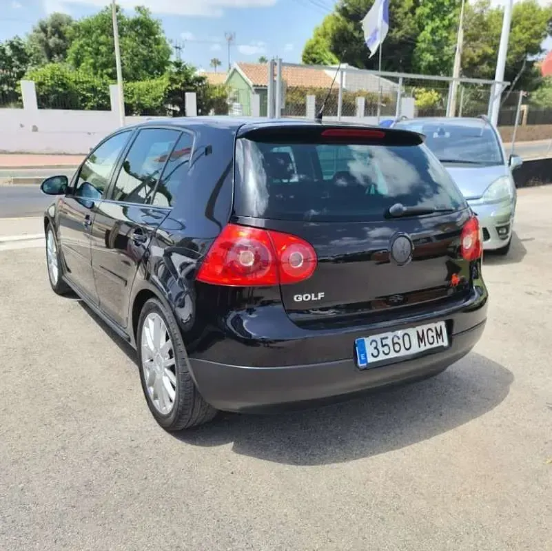 Usado VW Golf V GT 140 CV (102 kW) 2007 Negro Utilitario
