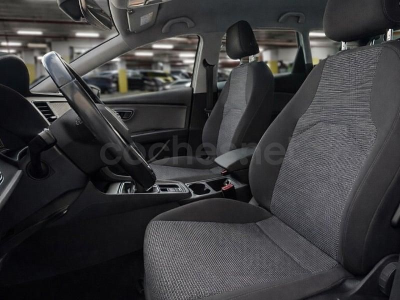 Usado Seat Leon FR 125 CV (91 kW) 2018 Gris / plata Familiar