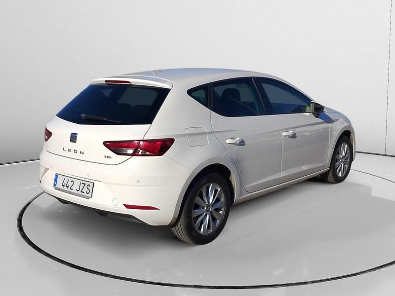 Usado Seat Leon Style Plus 117 CV (86 kW) 2017 Blanco Utilitario