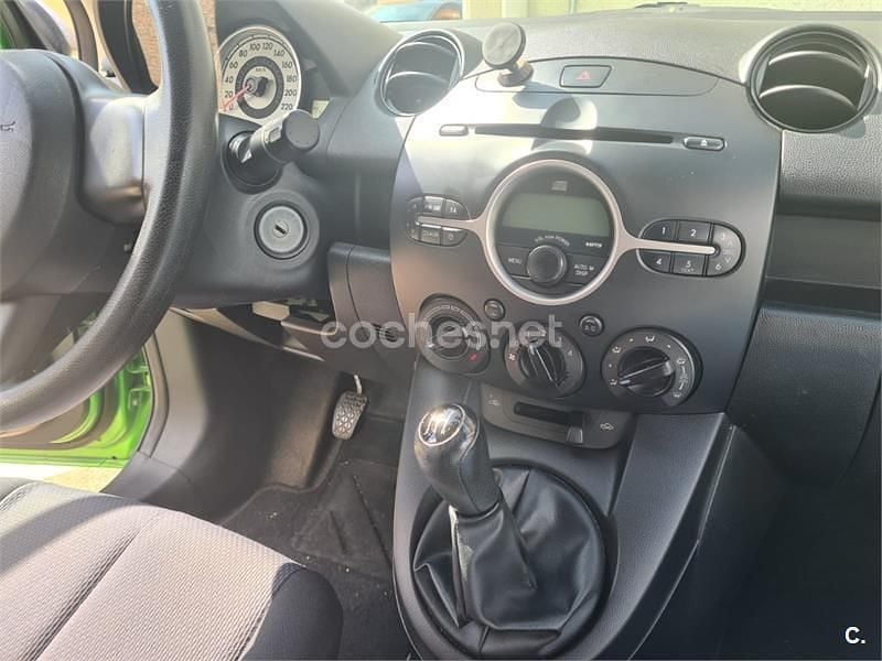 Begagnad Mazda 2 Active 75 HK (55 kW) 2008 Grön Halvkombi