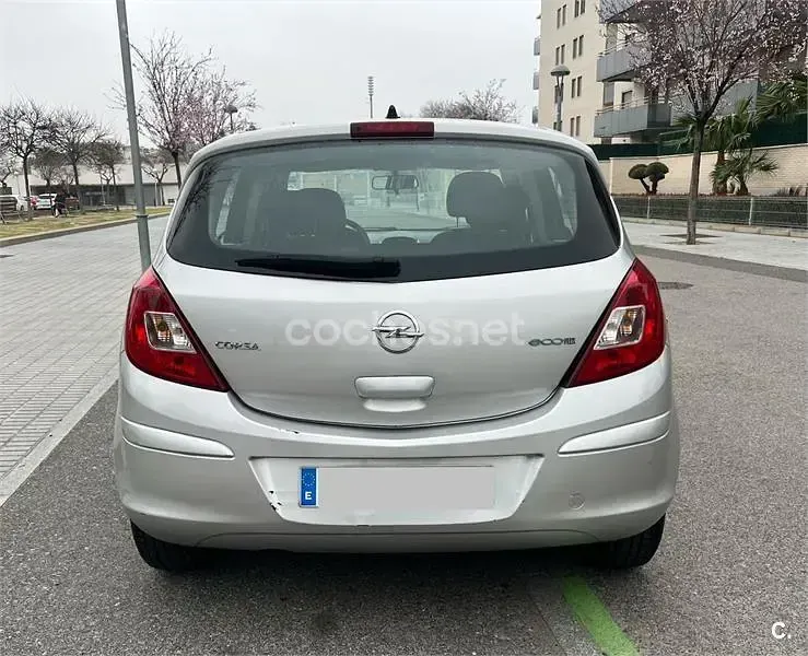 Usado Opel Corsa 75 CV (55 kW) 2011 Gris / plata Utilitario