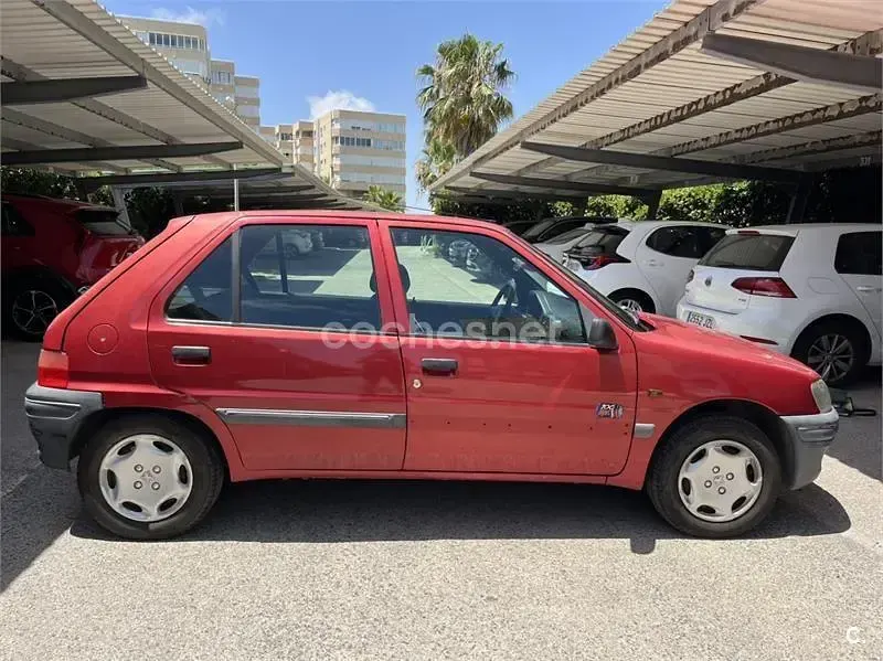 Usado Peugeot 106 58 CV (42 kW) 1998 Rojo Utilitario