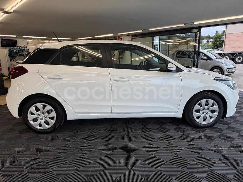 Begagnad Hyundai i20 Active 100 HK (73 kW) 2019 Vit Sedan
