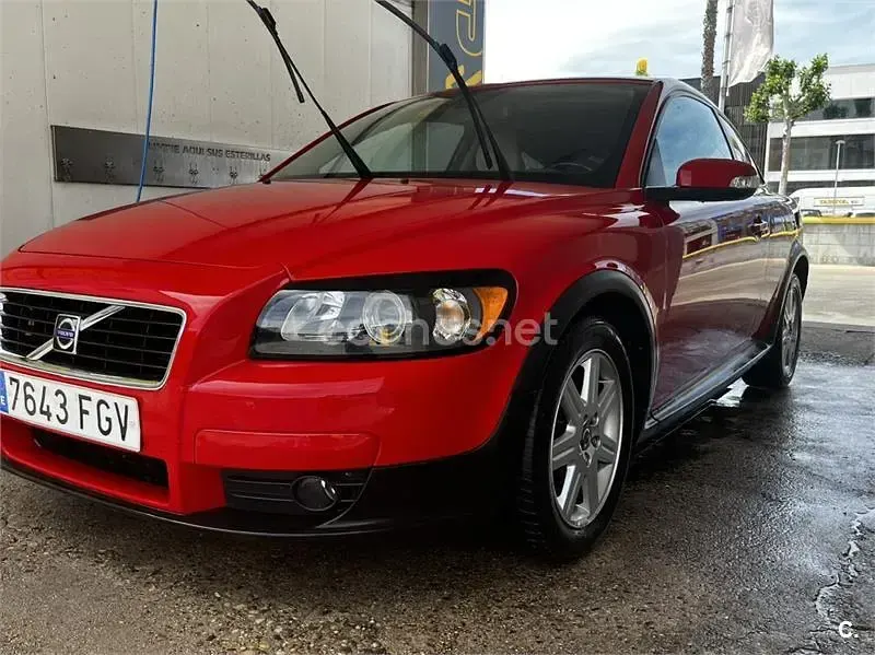 Usado Volvo C30 Momentum 100 CV (73 kW) 2006 Rojo Utilitario