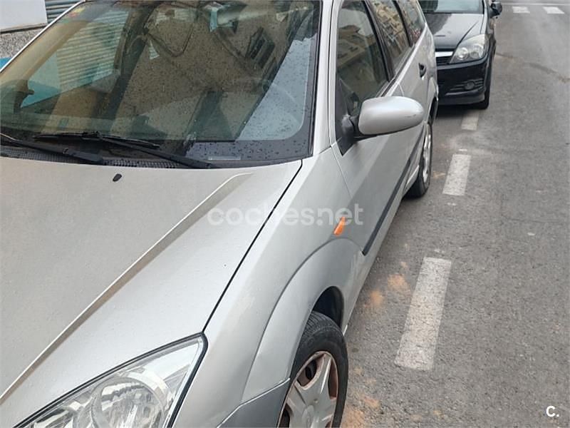 Gris / plata Usado 2003 Ford Focus Ghia Familiar | 1100 € (Buen precio) - Imagen 1/4