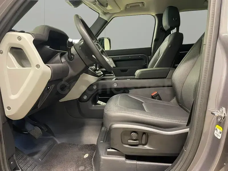 Usado Land Rover Defender SE 249 CV (183 kW) 2024 Gris / plata SUV