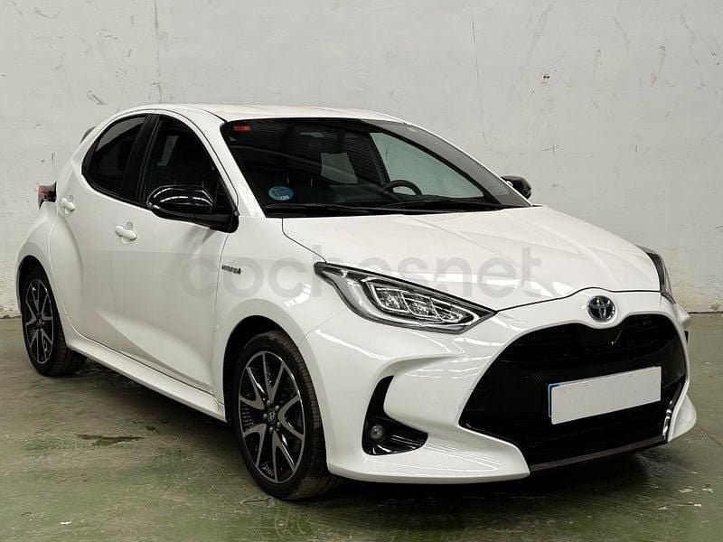Usado Toyota Yaris Hybrid Style 116 CV (85 kW) 2021 Blanco Berlina
