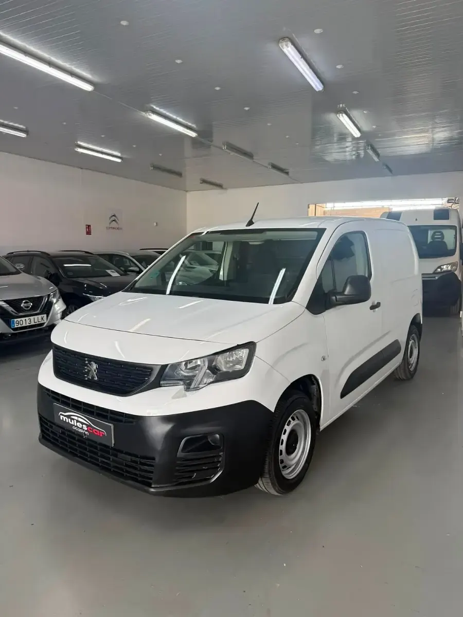 Usado Peugeot Partner 100 CV (73 kW) 2021 Blanco Monovolumen