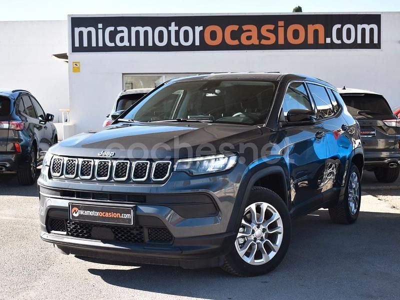 Usado Jeep Compass Limited 130 CV (95 kW) 2023 Gris / plata SUV