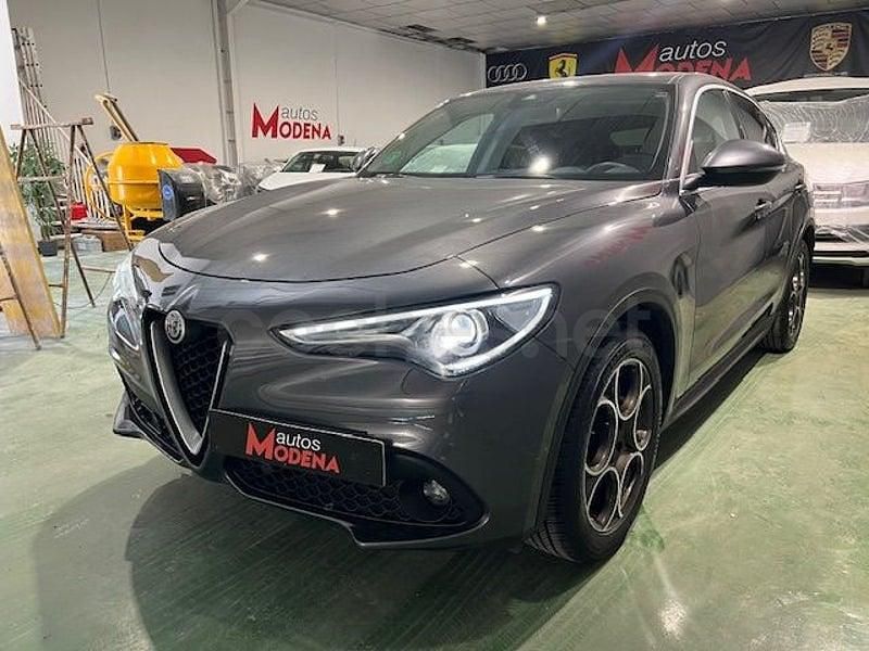 Usado Alfa Romeo Stelvio Executive 190 CV (139 kW) 2019 Gris SUV