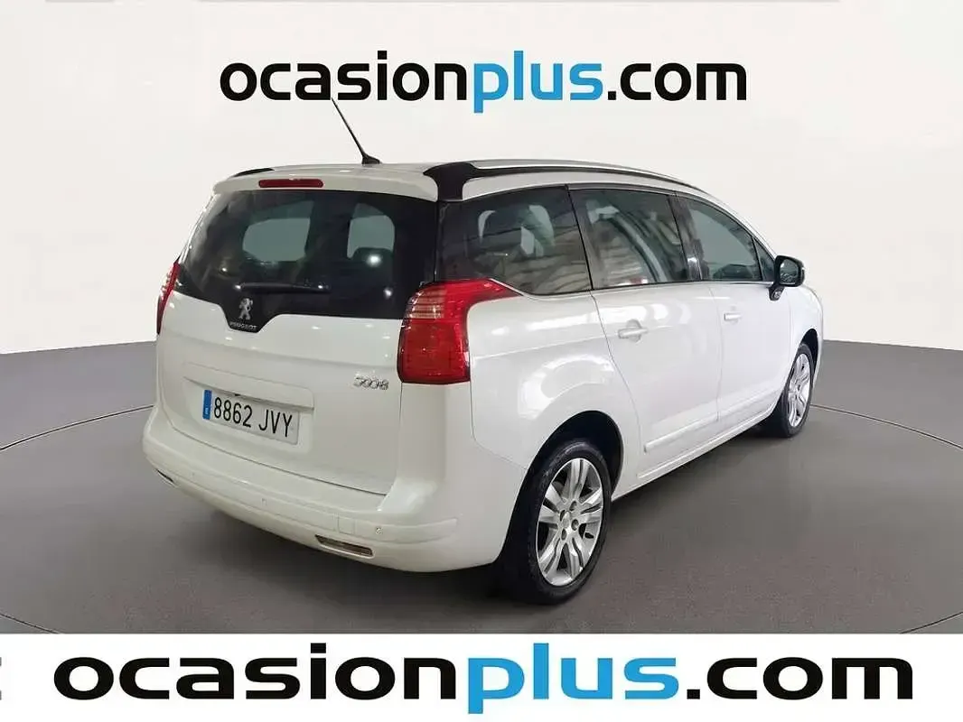 Usado Peugeot 5008 Allure 120 CV (88 kW) 2016 Blanco Monovolumen