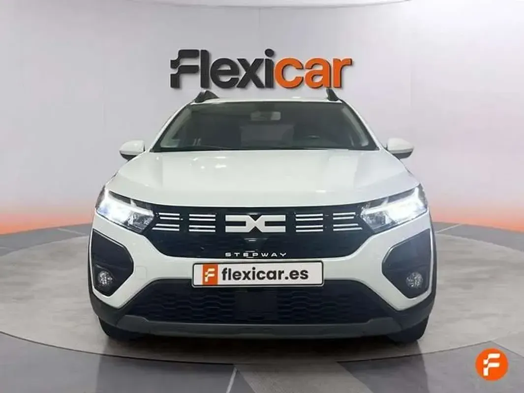 Usado Dacia Sandero Expression 91 CV (66 kW) 2024 Blanco Utilitario