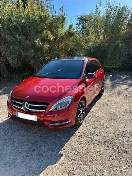 Usado Mercedes B180 109 CV (80 kW) 2014 Rojo Monovolumen