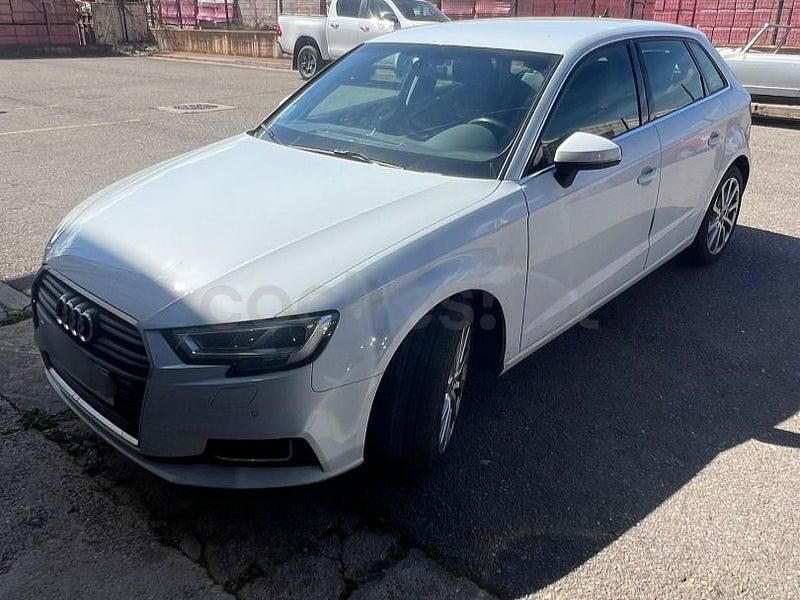 Usado Audi A3 Ambiente 150 CV (110 kW) 2019 Blanco Berlina