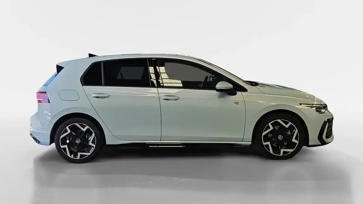 Usado VW Golf VIII R-line 150 CV (110 kW) 2025 Berlina