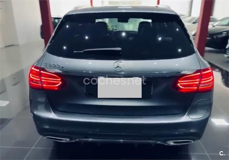 Usado Mercedes C300e 320 CV (235 kW) 2019 Gris / plata Familiar