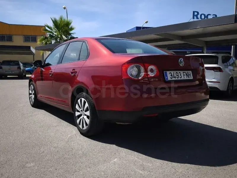Usado VW Jetta Trendline 105 CV (77 kW) 2007 Granate Berlina