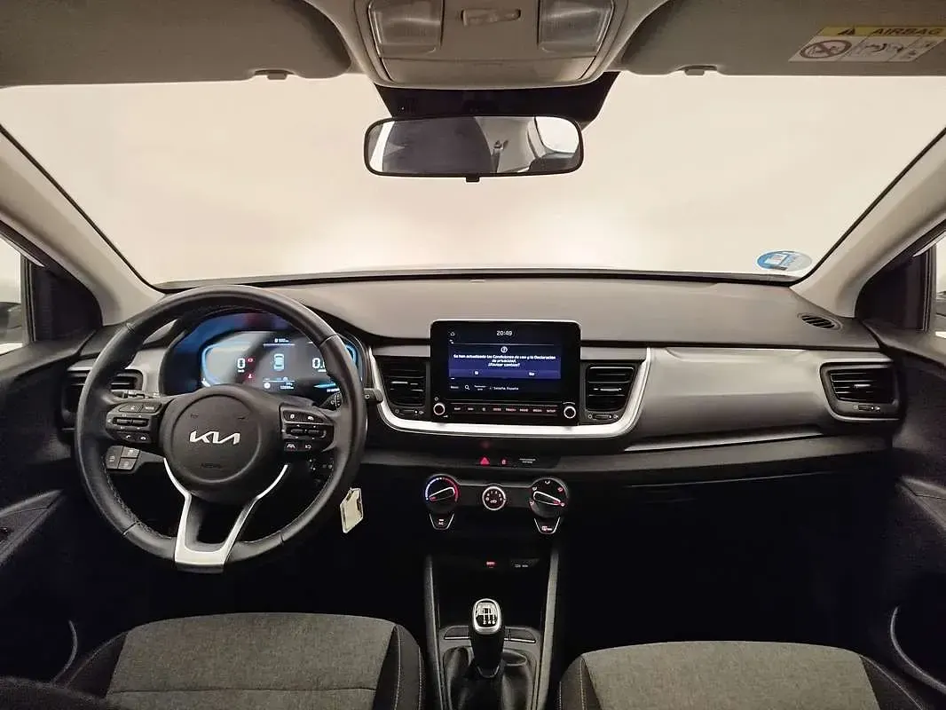 Usado Kia Stonic 101 CV (74 kW) 2025 Blanco SUV