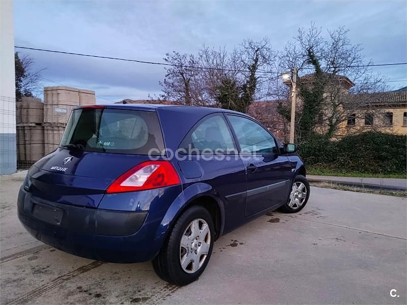 Usado Renault Mégane II Authentique 98 CV (72 kW) 2005 Azul Berlina