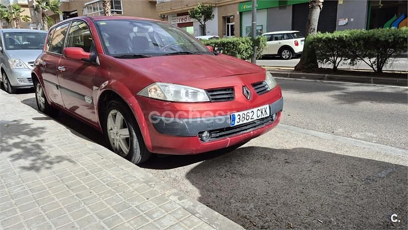 Usado Renault Mégane II Dynamique 115 CV (84 kW) 2003 Granate Berlina