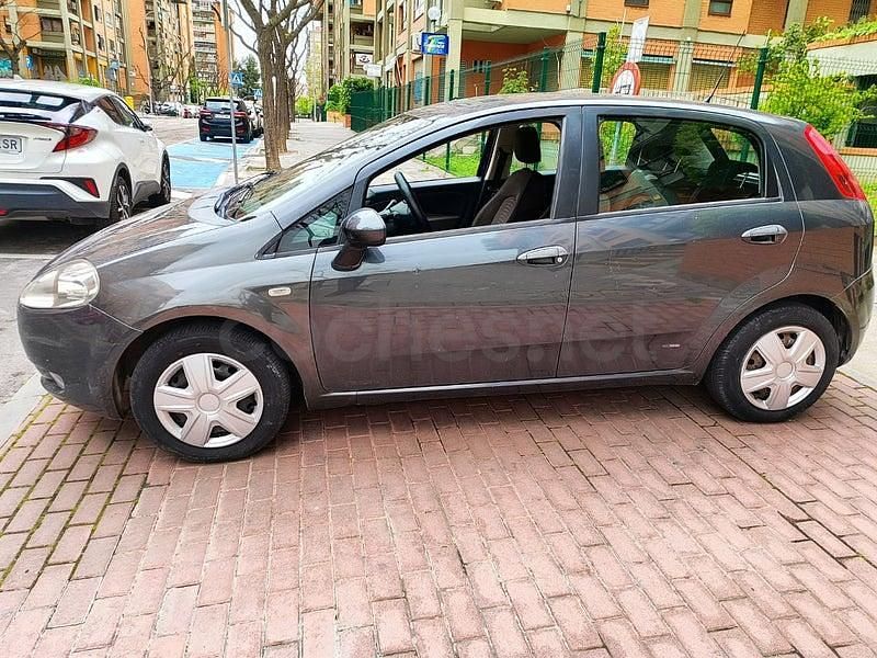 Usado Fiat Grande Punto Dynamic 95 CV (69 kW) 2007 Gris / plata Utilitario