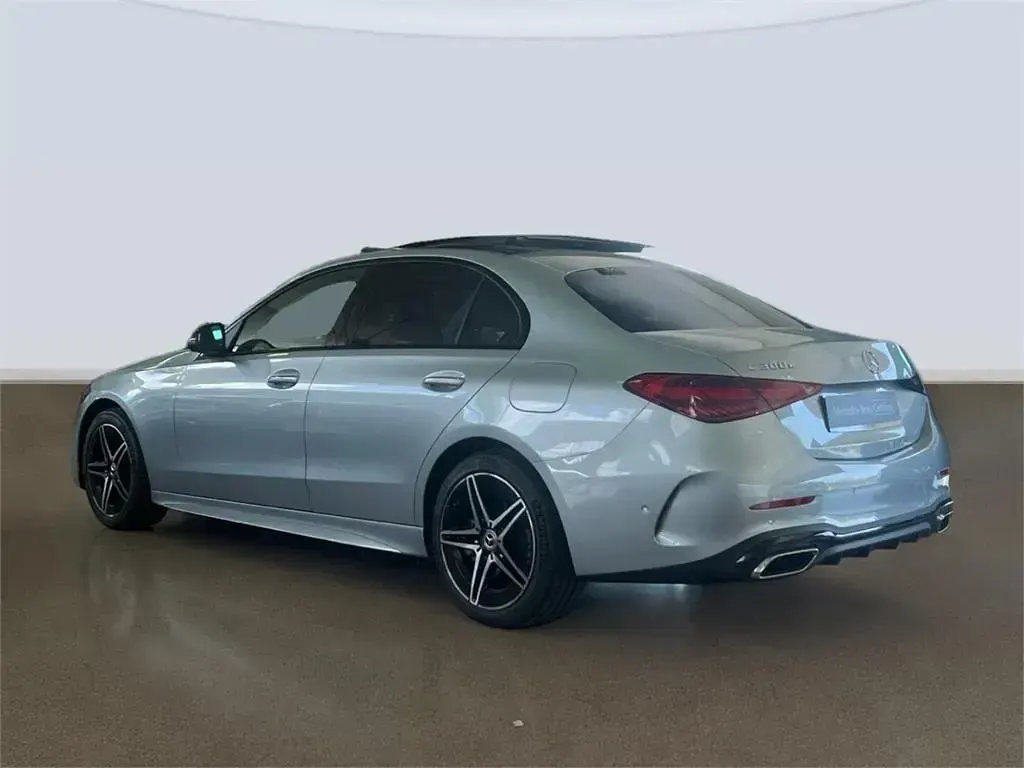 Usado Mercedes C300e 313 CV (230 kW) 2025 Plata hightec Berlina