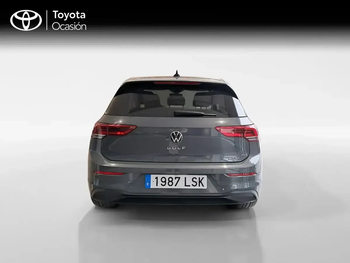 Usado VW Golf VIII Life 110 CV (80 kW) 2020 Gris Berlina