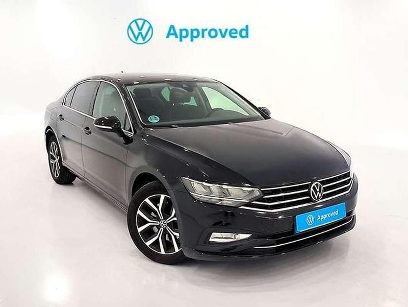 Negro Usado 2021 VW Passat Executive Berlina | 21.950 € (Un poco caro) - Imagen 1/4