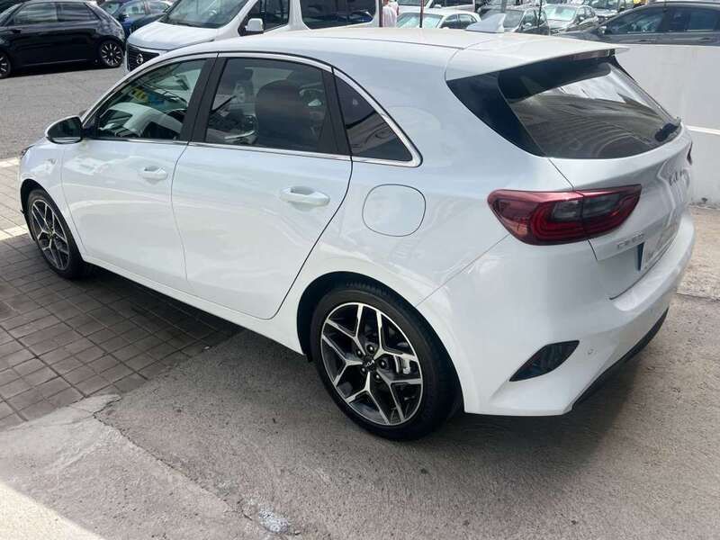 Usado Kia Ceed 120 CV (88 kW) 2023 Blanco Utilitario