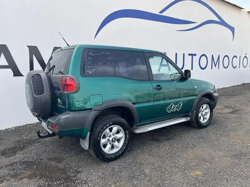Usado Nissan Terrano Comfort 125 CV (91 kW) 2000 Verde SUV