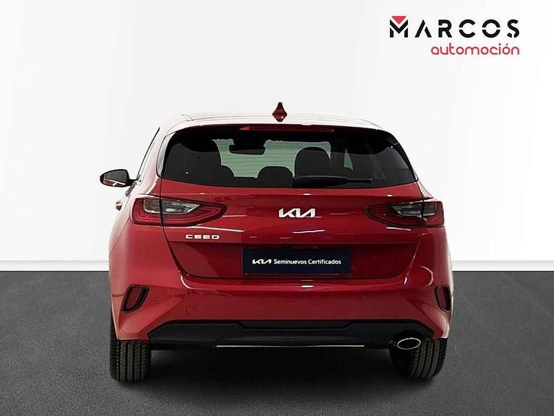 Usado Kia Ceed 120 CV (88 kW) 2023 Rojo Utilitario