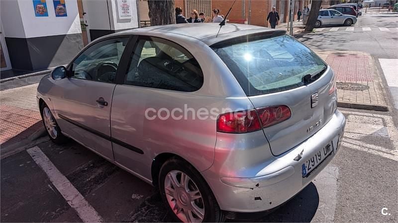 Usado Seat Ibiza Stylance 75 CV (55 kW) 2006 Gris / plata Utilitario