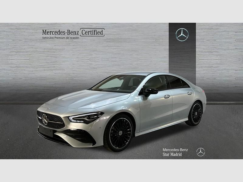 Plata hightech (metalizado) Usado 2025 Mercedes CLA220 Berlina | 43.990 € (Un poco caro) - Imagen 1/4