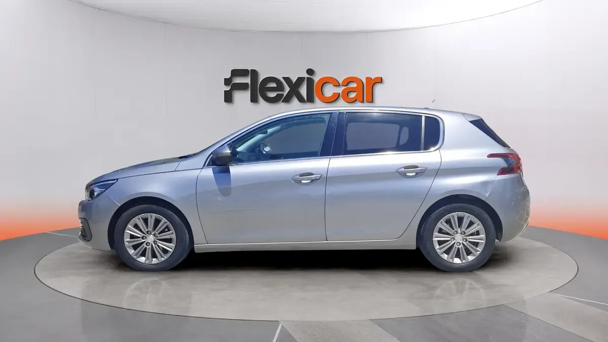 Usado Peugeot 308 Active 131 CV (96 kW) 2021 Gris Berlina
