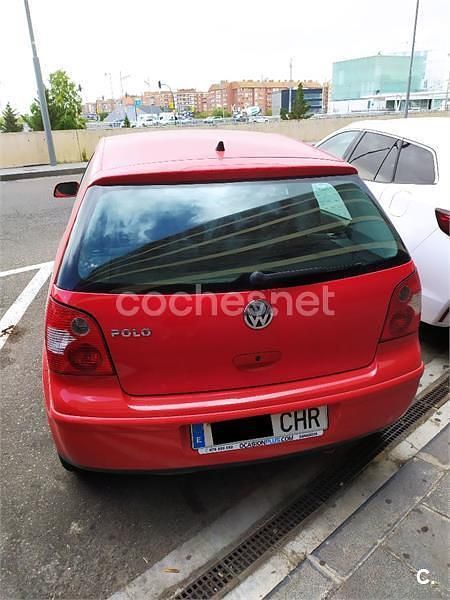 Usado VW Polo Trendline 75 CV (55 kW) 2003 Rojo Berlina
