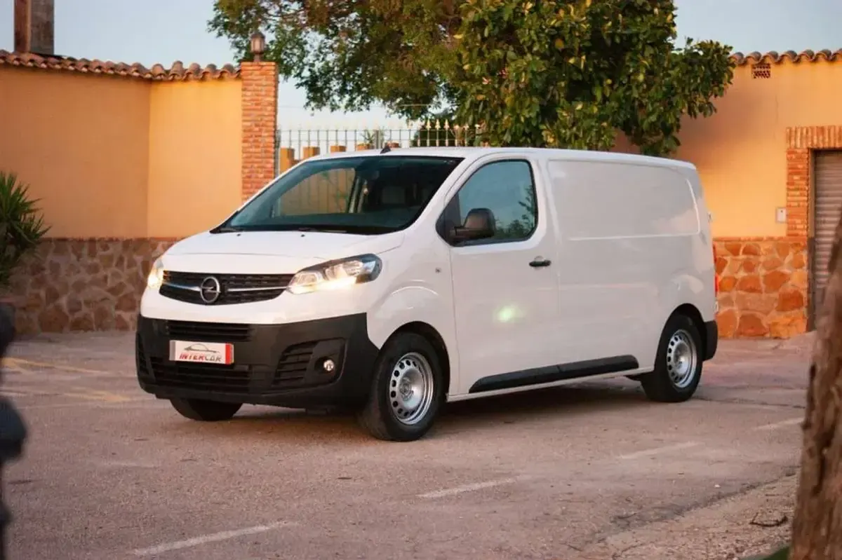 Usado Opel Vivaro 120 CV (88 kW) 2020 Blanco Monovolumen