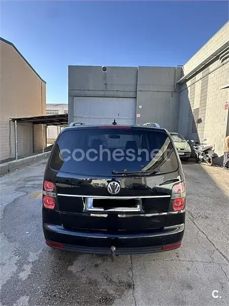 Usado VW Touran Advance 140 CV (102 kW) 2010 Negro Monovolumen