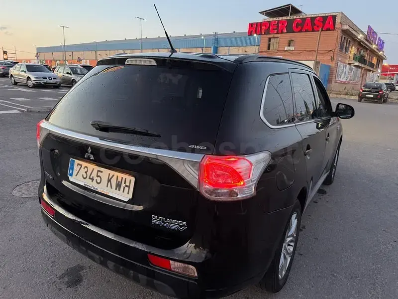 Usado Mitsubishi Outlander P-HEV 203 CV (149 kW) 2014 Negro SUV