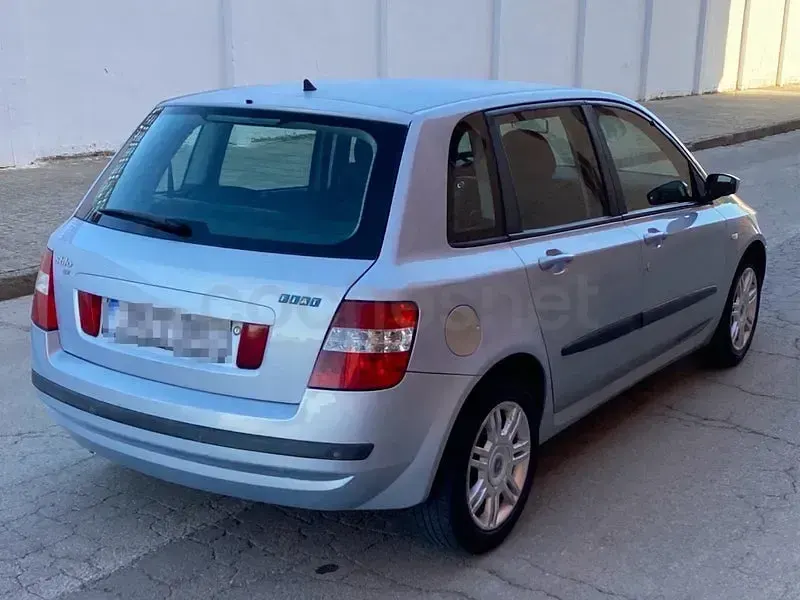 Usado Fiat Stilo Dynamic 103 CV (75 kW) 2002 Azul Berlina