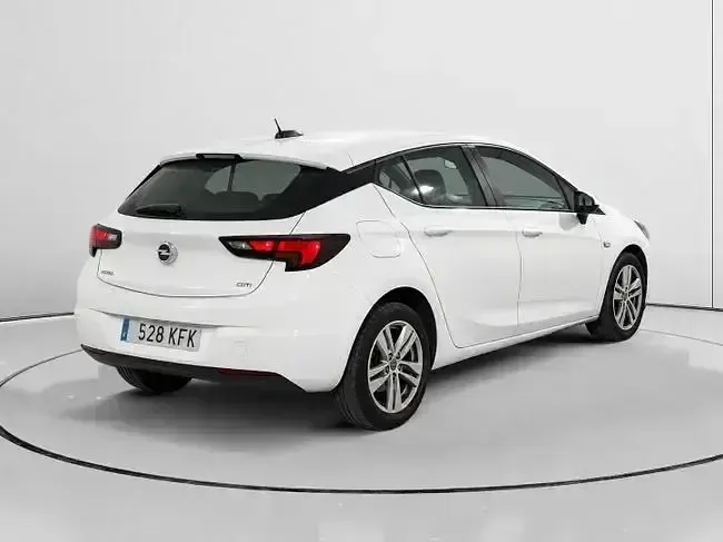 Usado Opel Astra Selective 110 CV (80 kW) 2017 Blanco Berlina